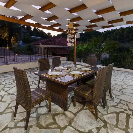 בית נופש Louisa *